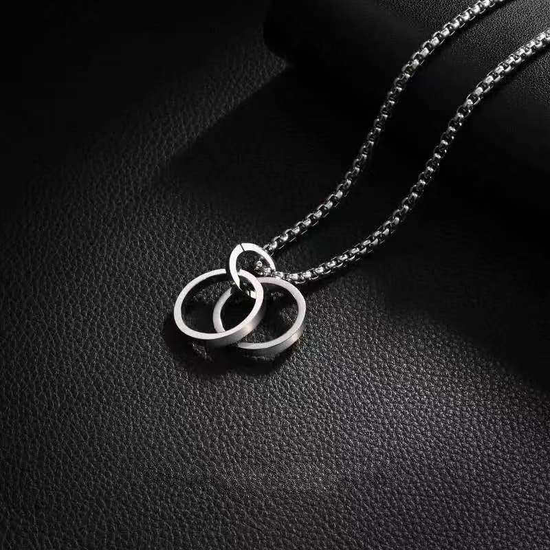 Carave Paris Interlocking Circle Pendant Necklace