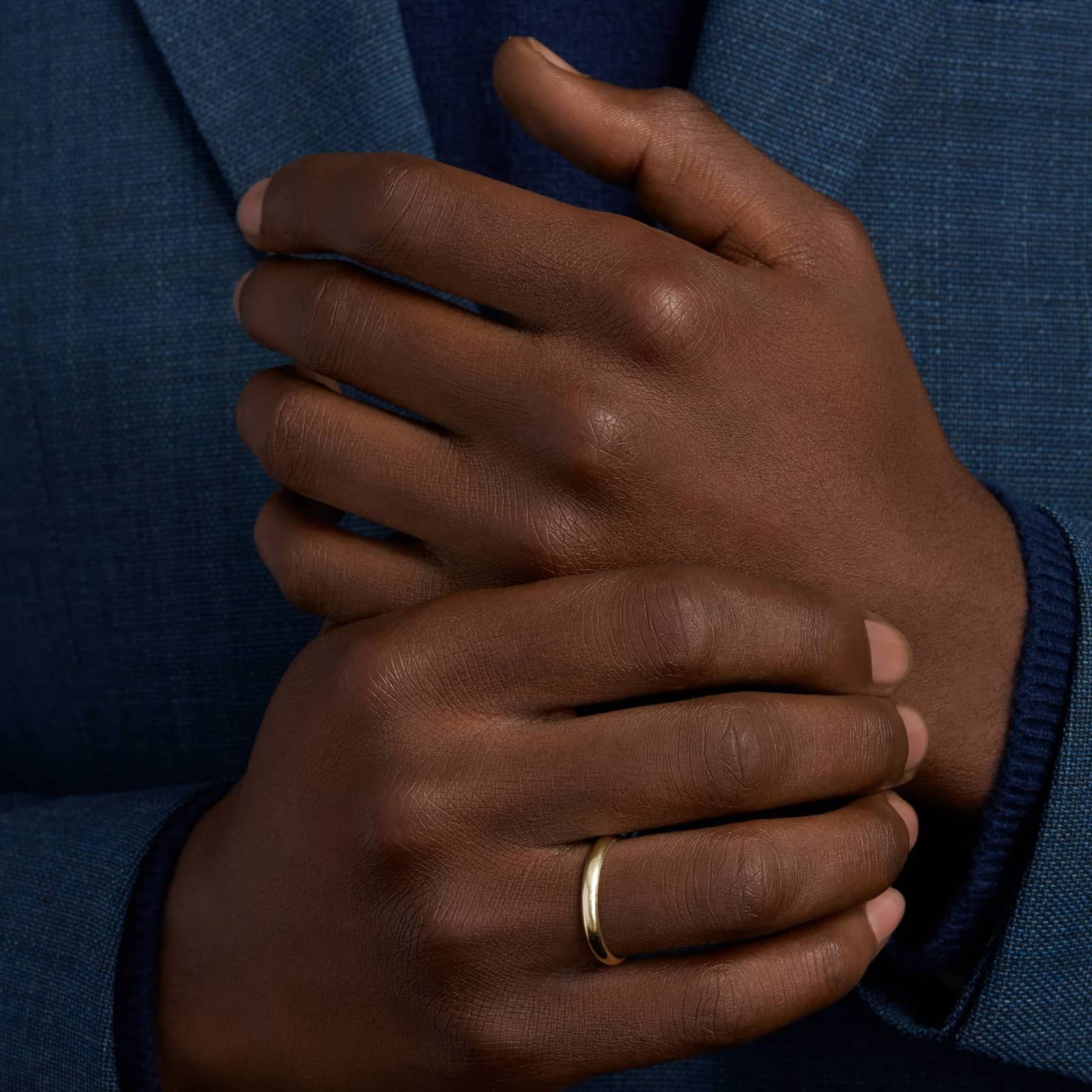 Carave_Paris_Slim_Polished_Yellow_Gold_Band_Ring_Minimal_Classic_Design_2.jpg