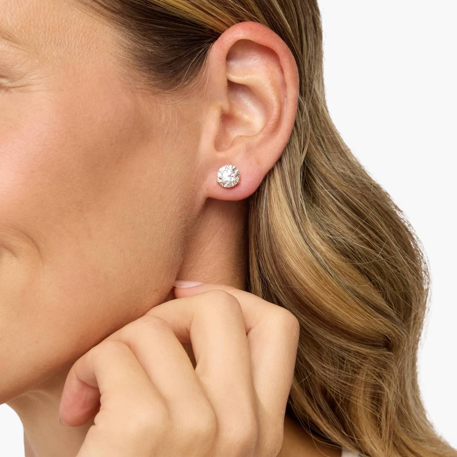 Round Brilliant Cut Diamond Solitaire Stud Earrings in Yellow Gold