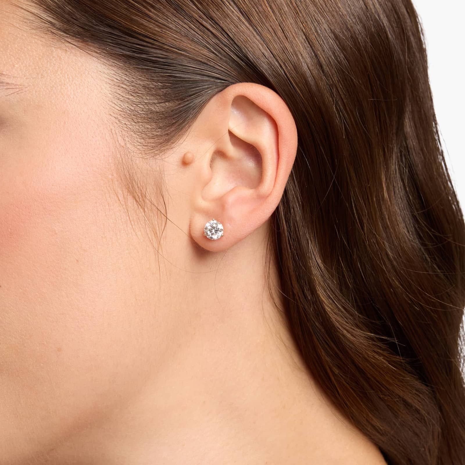 Sophisticated Round Diamond Stud Earrings in Yellow Gold with Push Back Closure