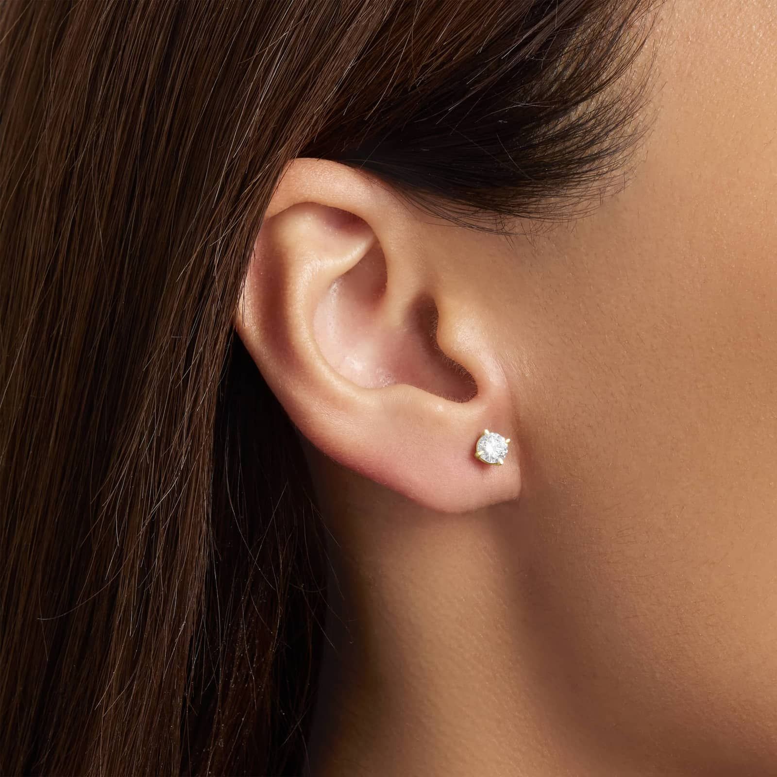 Elegant Round Diamond Stud Earrings in Yellow Gold with Push Back Closure