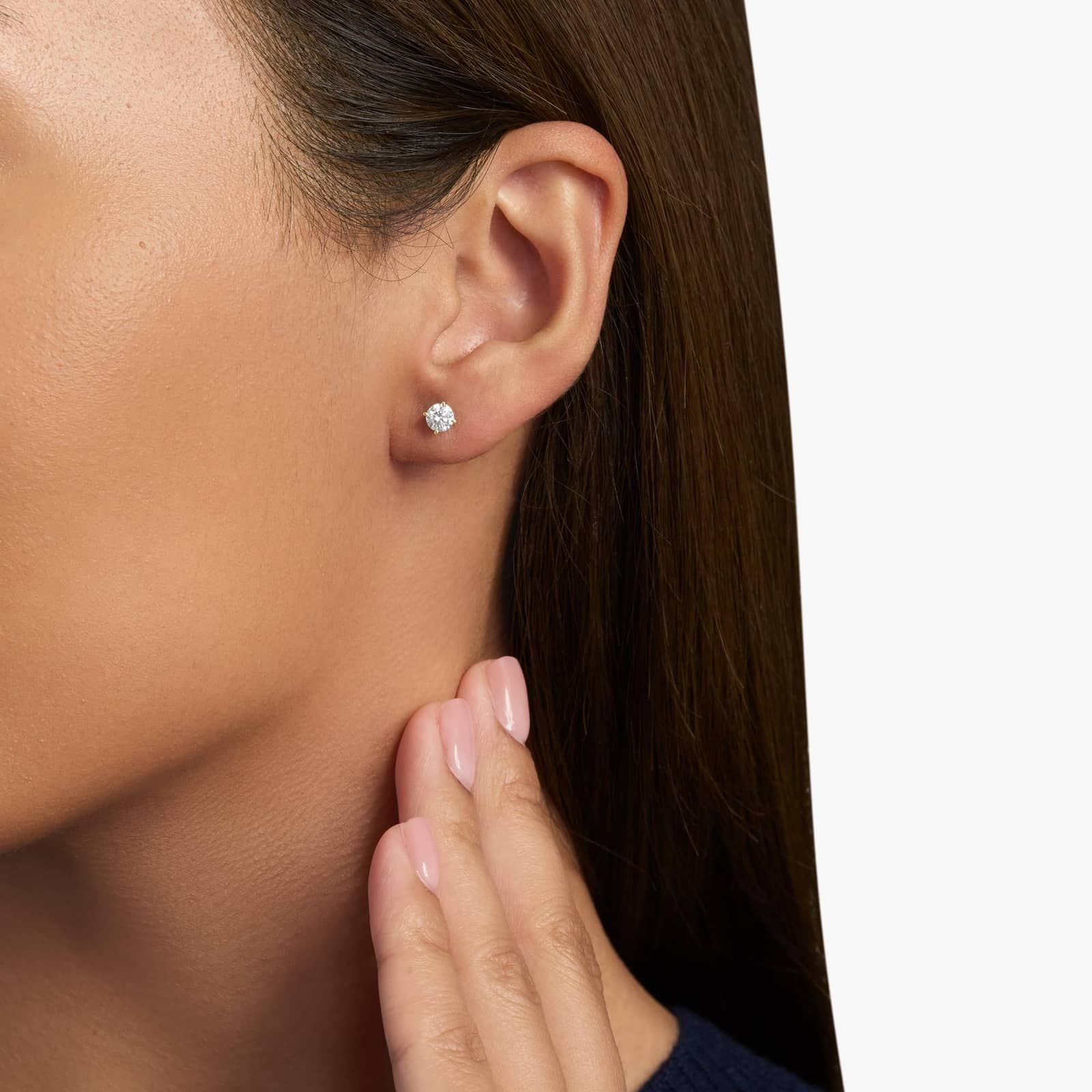 Elegant Round Diamond Stud Earrings in Yellow Gold with Push Back Closure