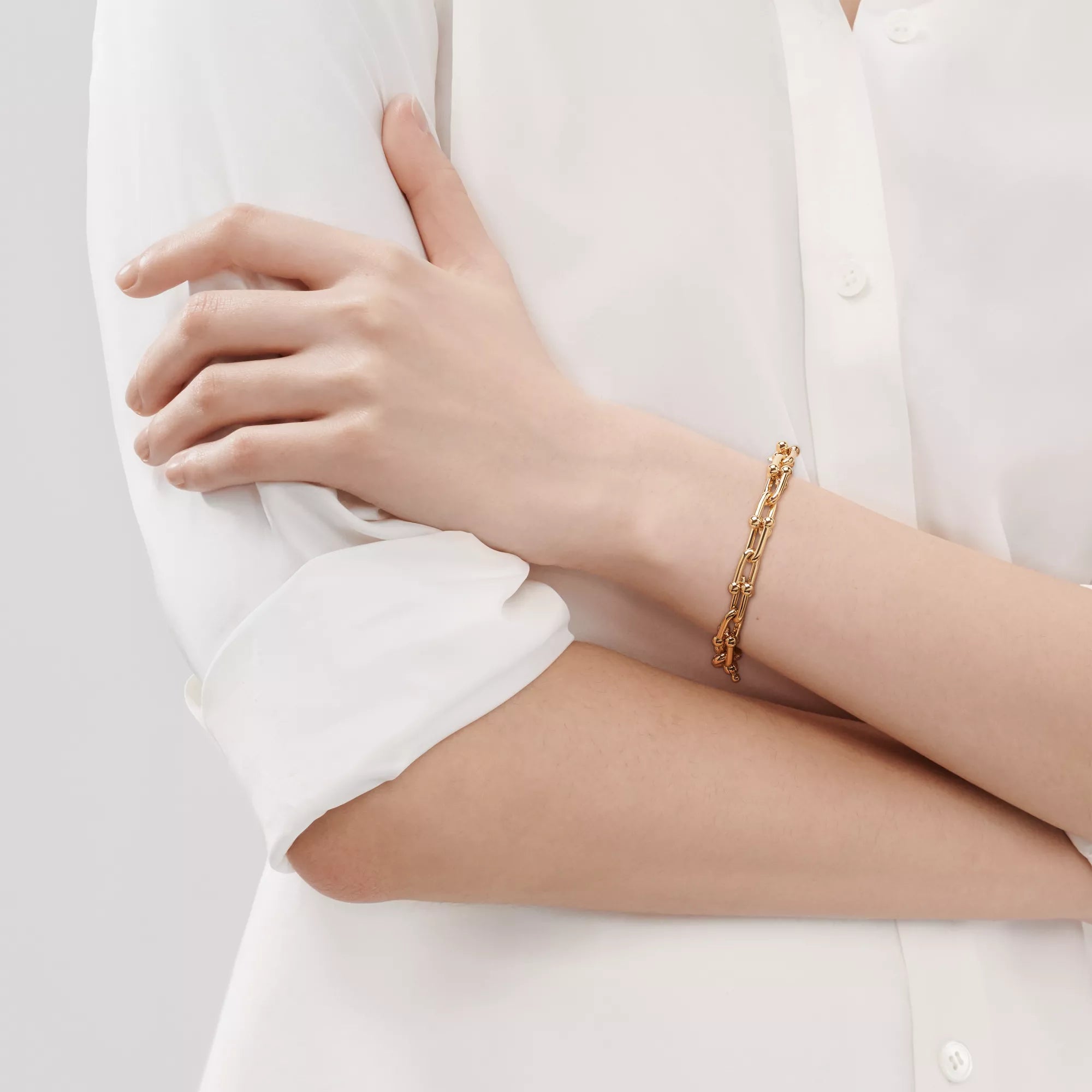 carave-paris-bold-link-gold-bracelet_4.webp
