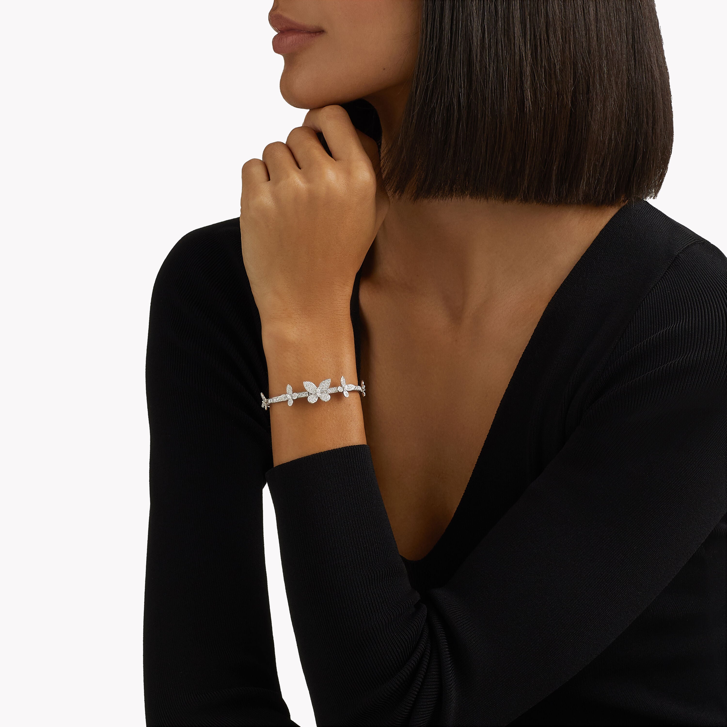 carave-paris-butterfly-diamond-bangle-white-gold_2_e564750f-fbe2-4606-b436-3700021dcc76.jpg