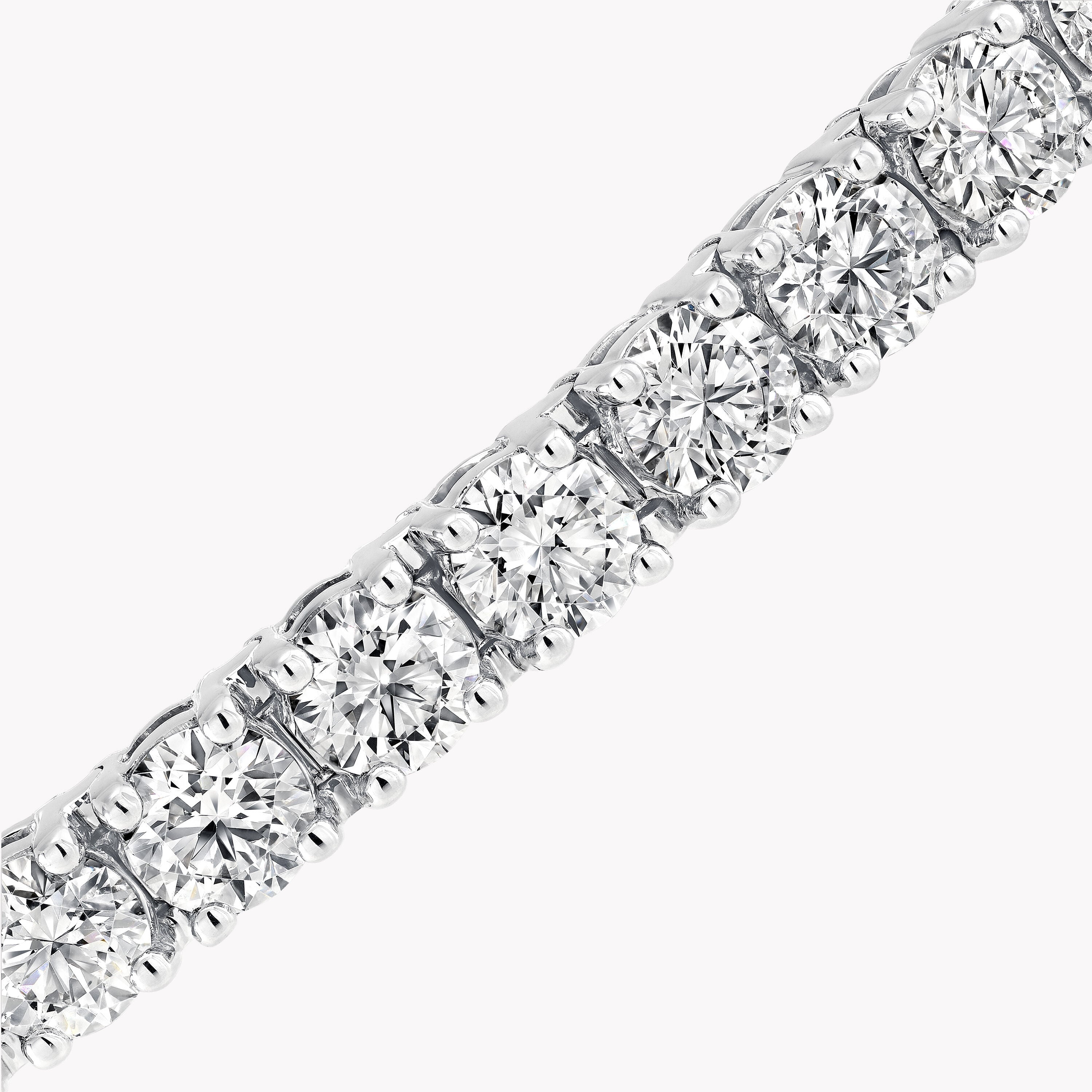 carave-paris-classic-diamond-tennis-bracelet-white-gold_5_99320537-024d-49f1-839c-0fff07ac8423.jpg