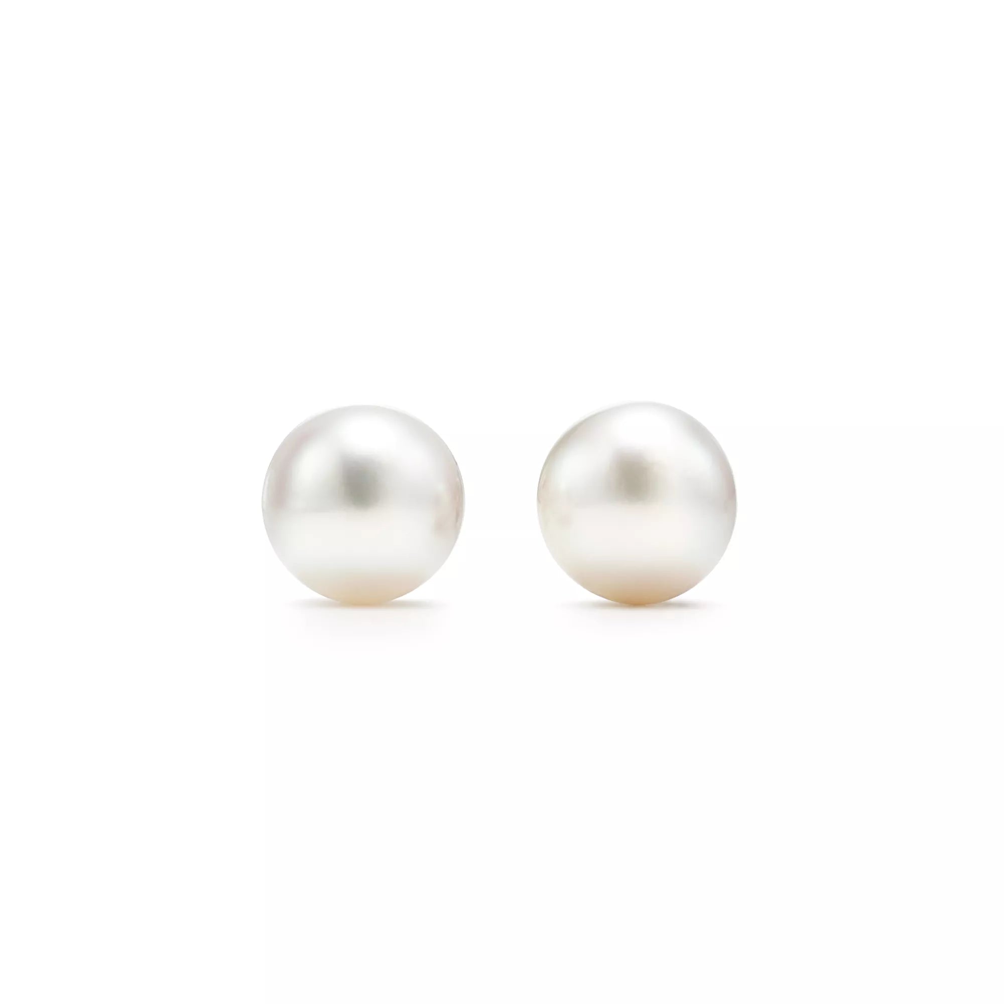 carave-paris-classic-luminous-pearl-stud-earring_1.webp
