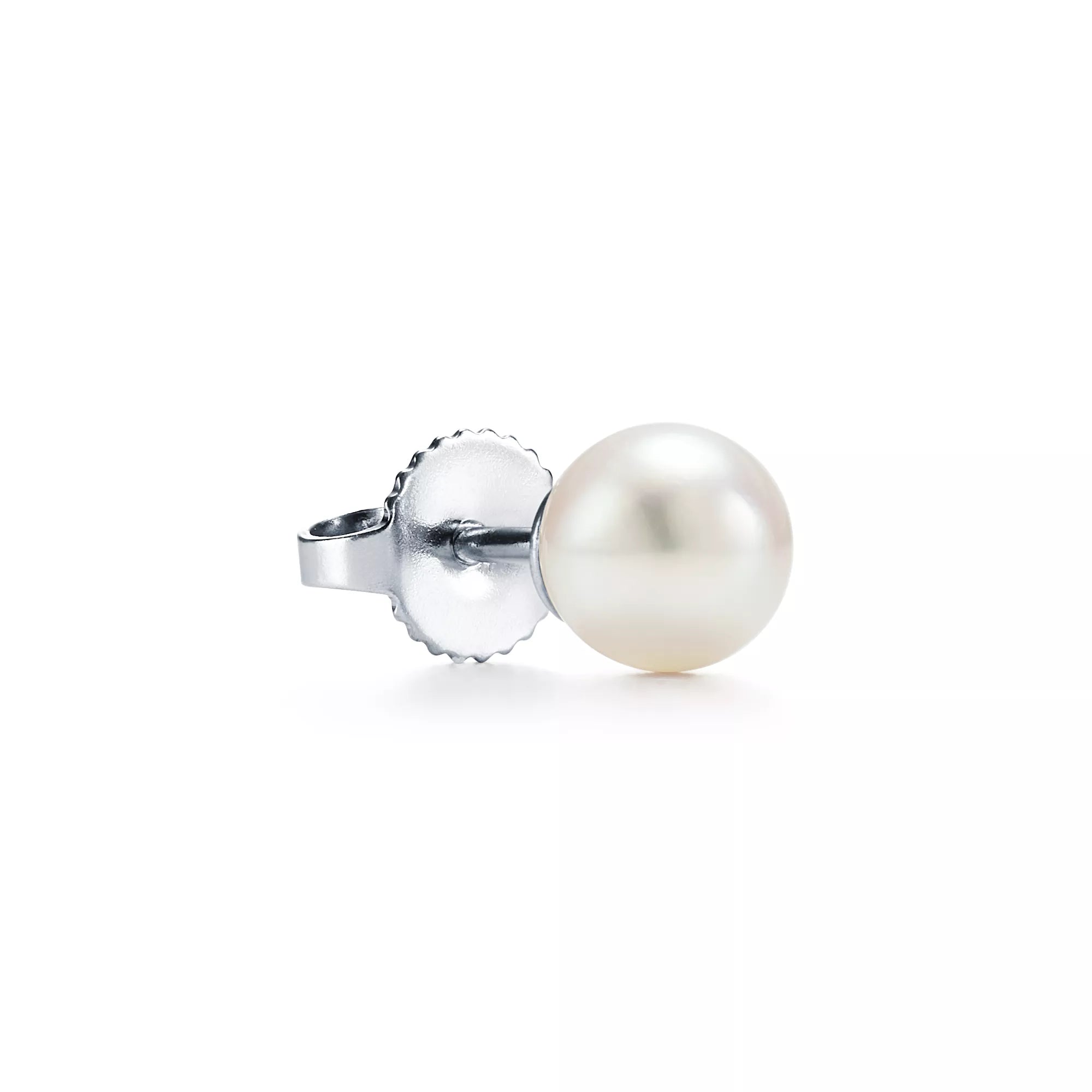 carave-paris-classic-luminous-pearl-stud-earring_3.webp