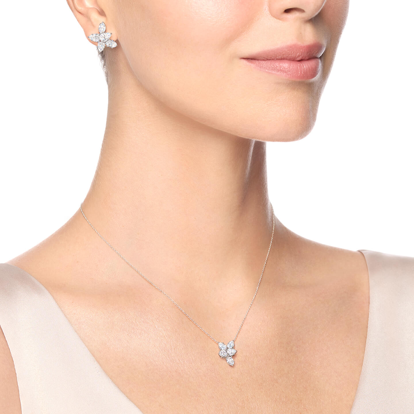 Carave Paris Cluster Diamond Pendant Necklace