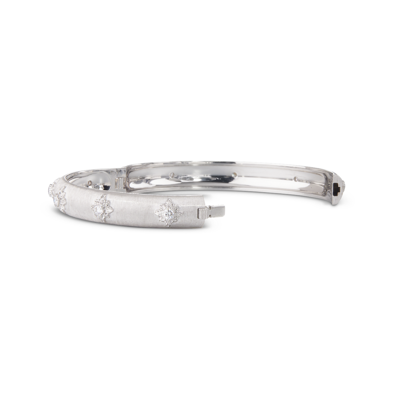carave-paris-diamond-cluster-hinged-bangle-bracelet_2_373c69d1-5eb8-4a8b-8f48-2ca6c169d338.png