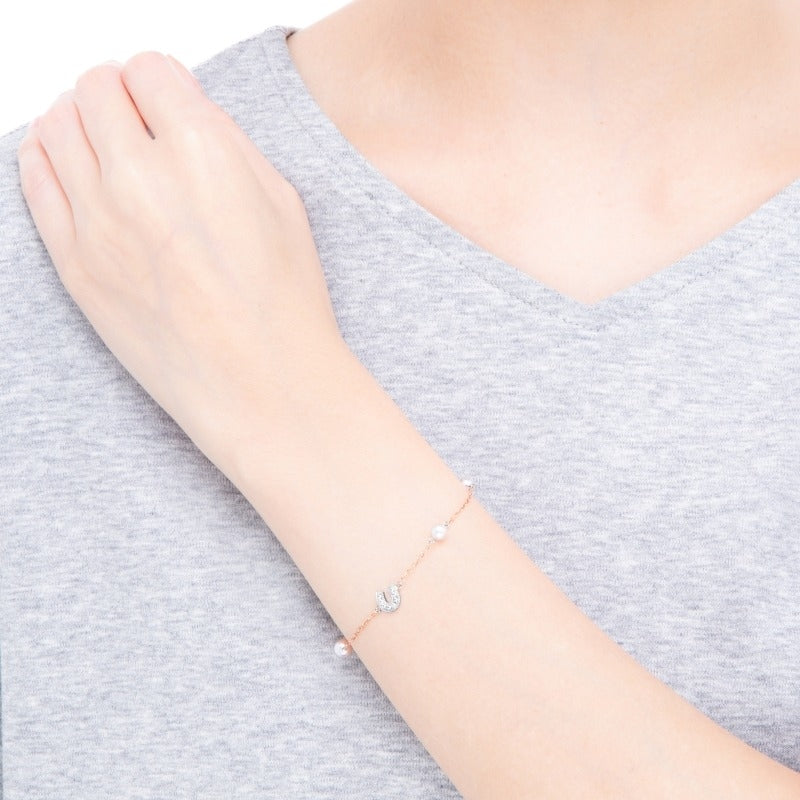 carave-paris-diamond-horseshoe-pearl-bracelet_2_27e66b32-c81e-4cd8-a958-8dd2b9ae93cf.jpg