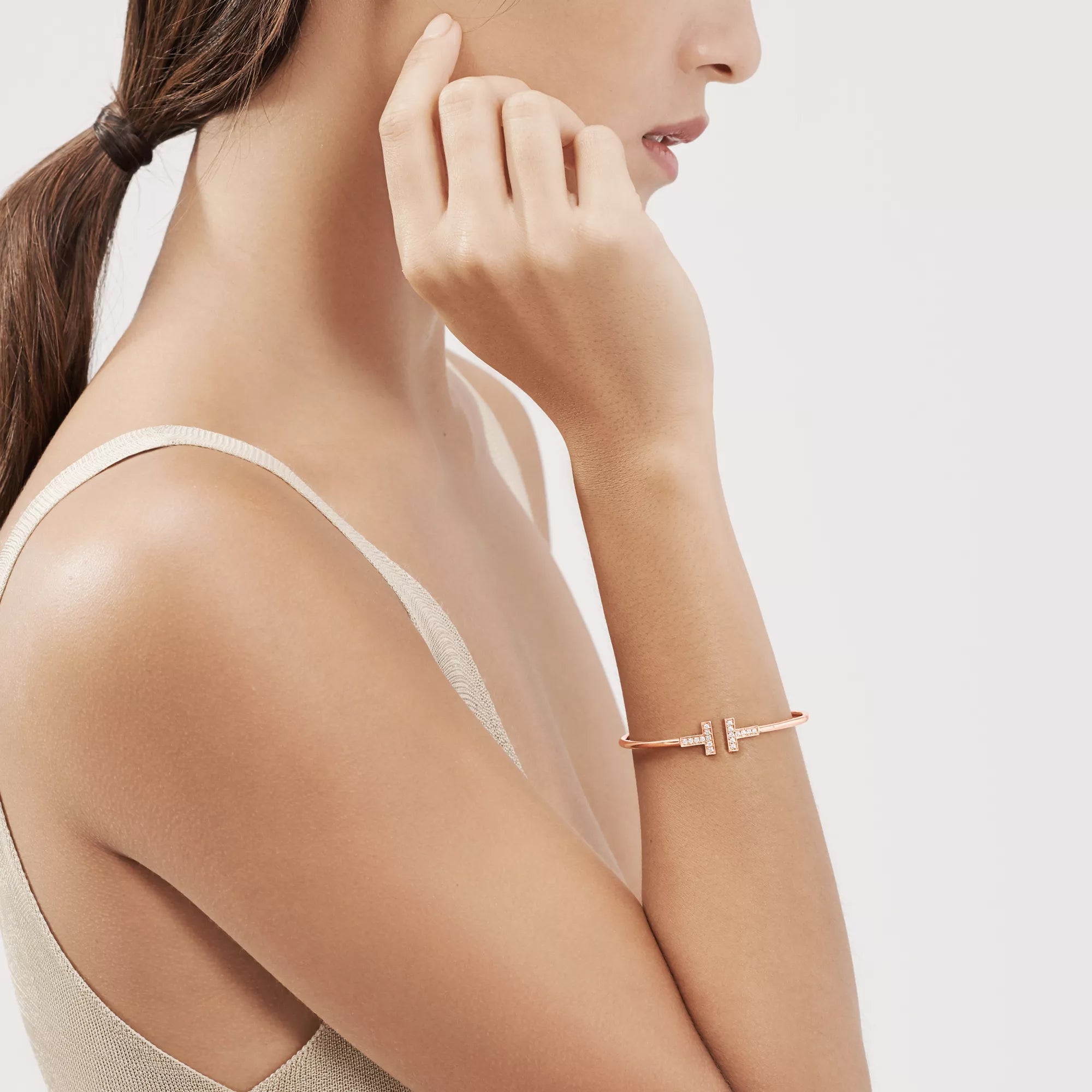 carave-paris-diamond-t-wire-rose-gold-bracelet_3.webp
