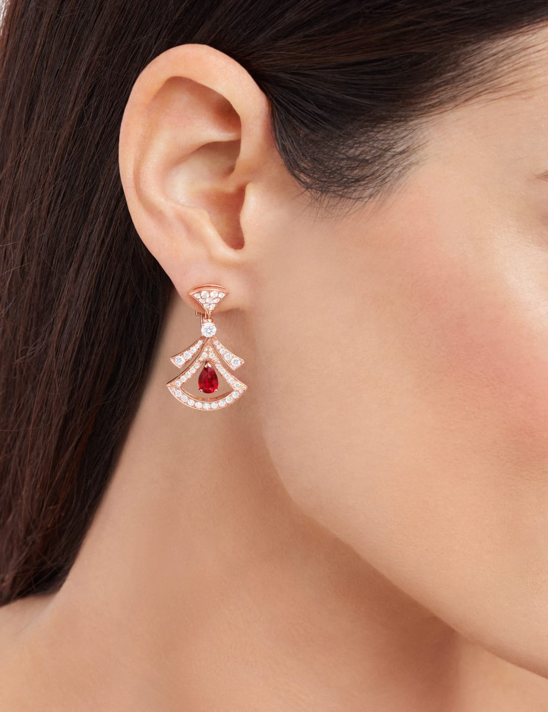 carave-paris-diva-emerald-diamond-drop-earrings-white-gold_2.jpg
