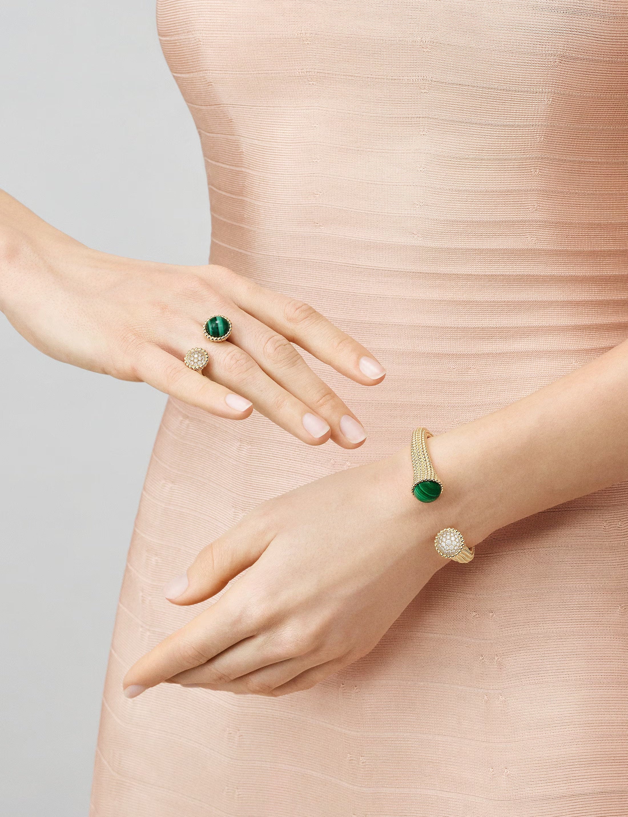 carave-paris-emerald-eclipse-open-cuff-bracelet_2_7e4d0edc-9017-4bd1-a7da-9ced08f49589.jpg