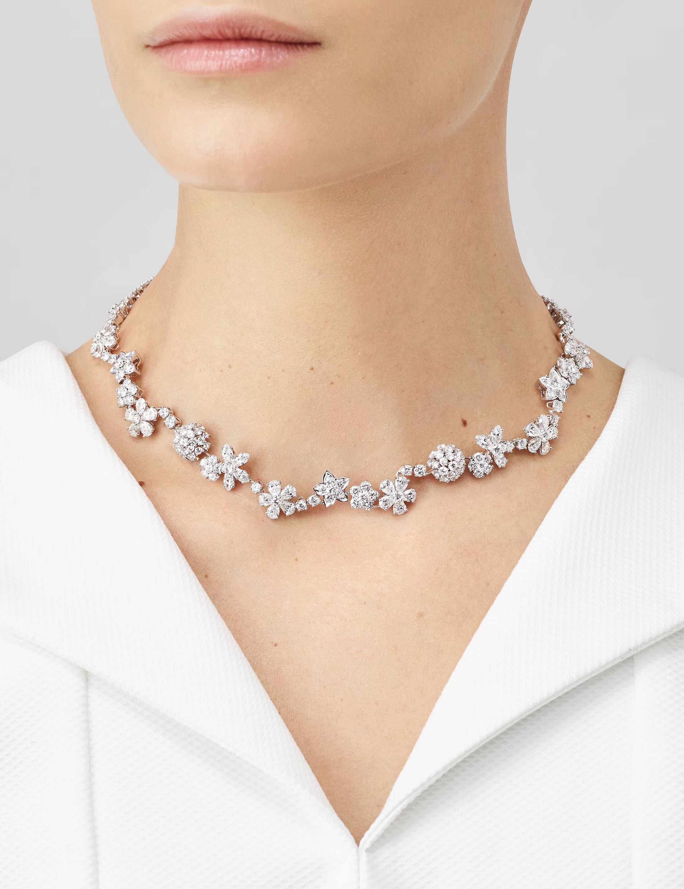 carave-paris-enchanted-floral-diamond-necklace_2_267722a5-dd05-4862-87e0-dddc0b09846b.jpg