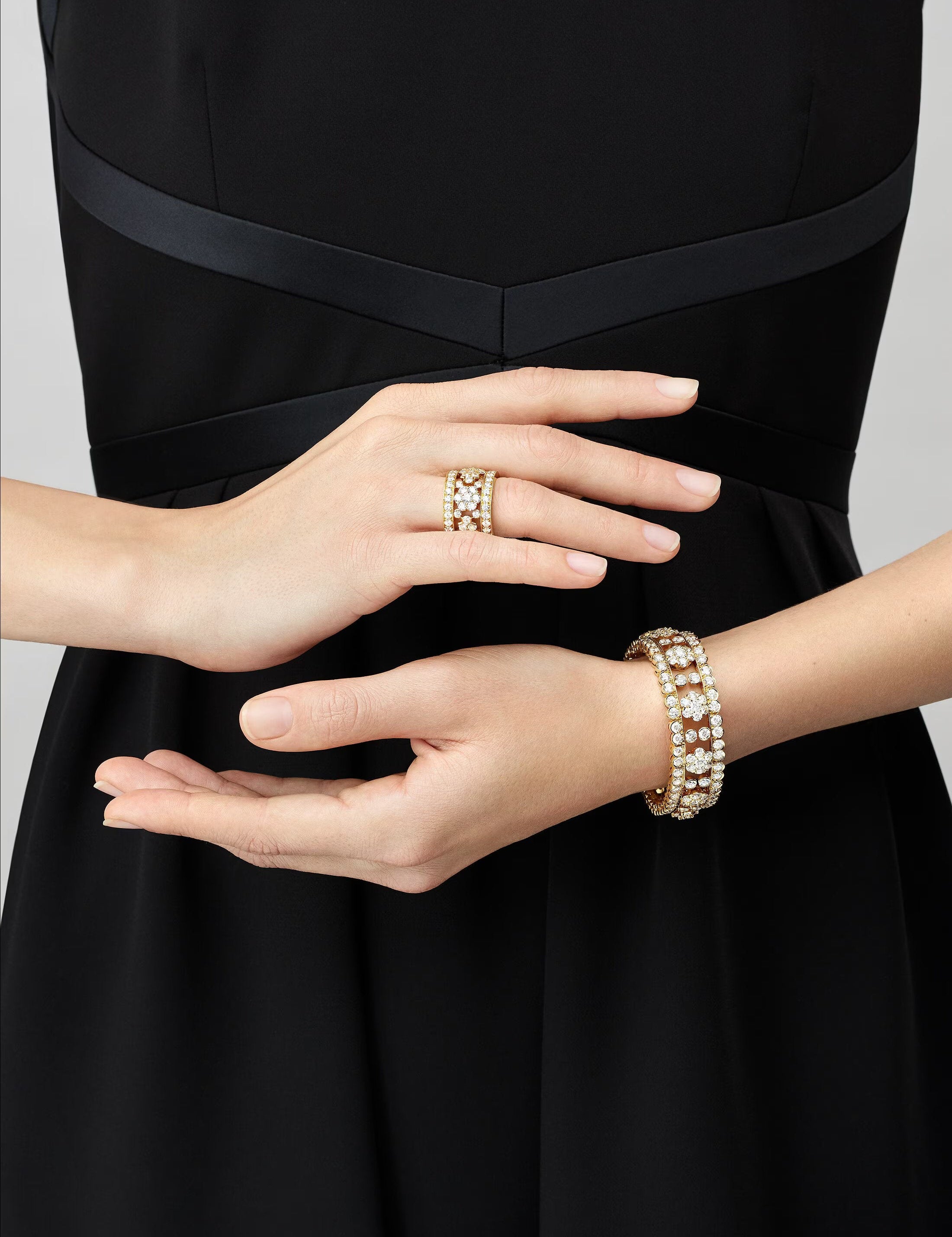 carave-paris-eternal-bloom-diamond-tennis-bracelet_6_d8e826a9-7b92-4d88-8df8-c4310bd8a2da.jpg