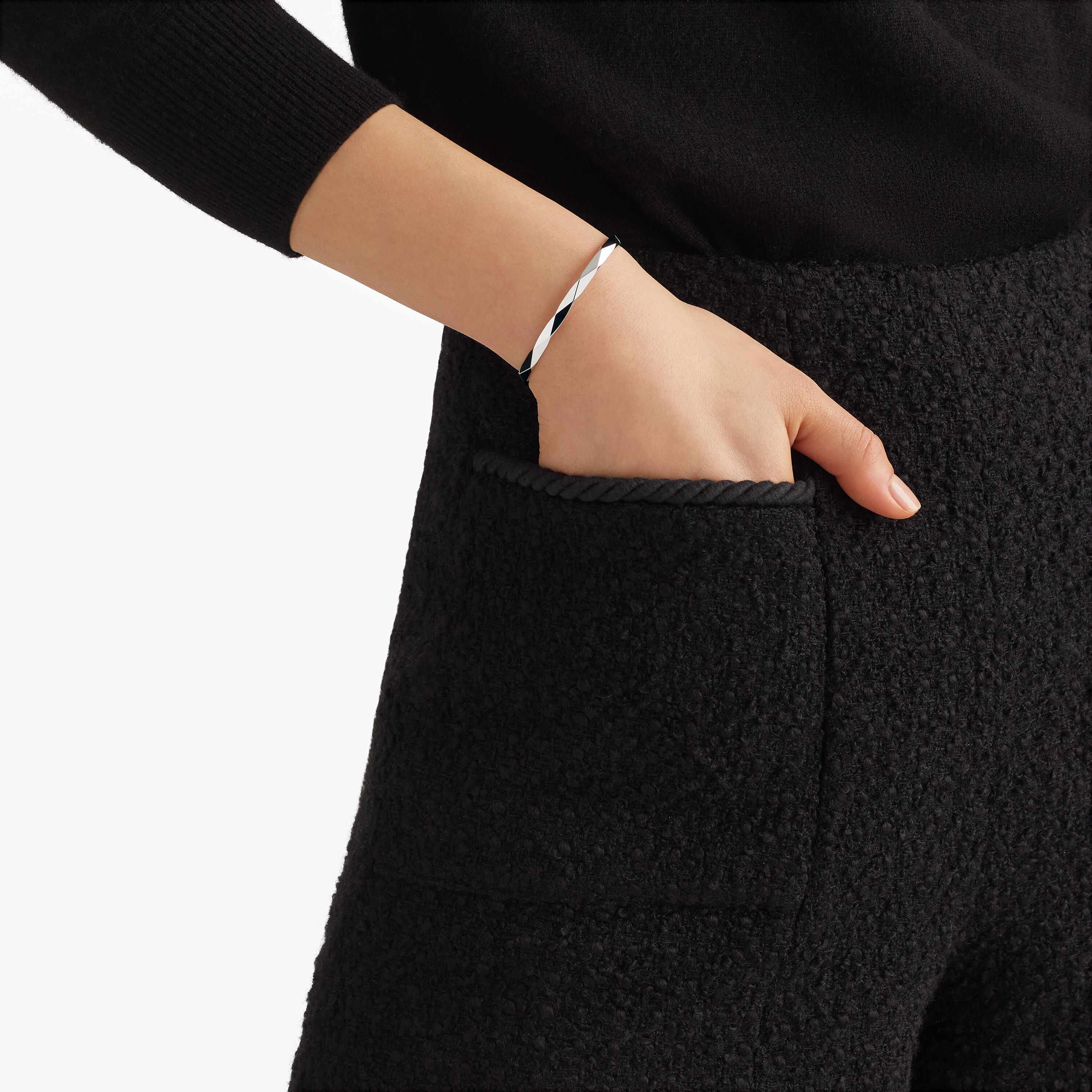 carave-paris-faceted-luxury-bangle-model-style_4_e1301955-dacd-4862-80b3-1d3719d87580.jpg
