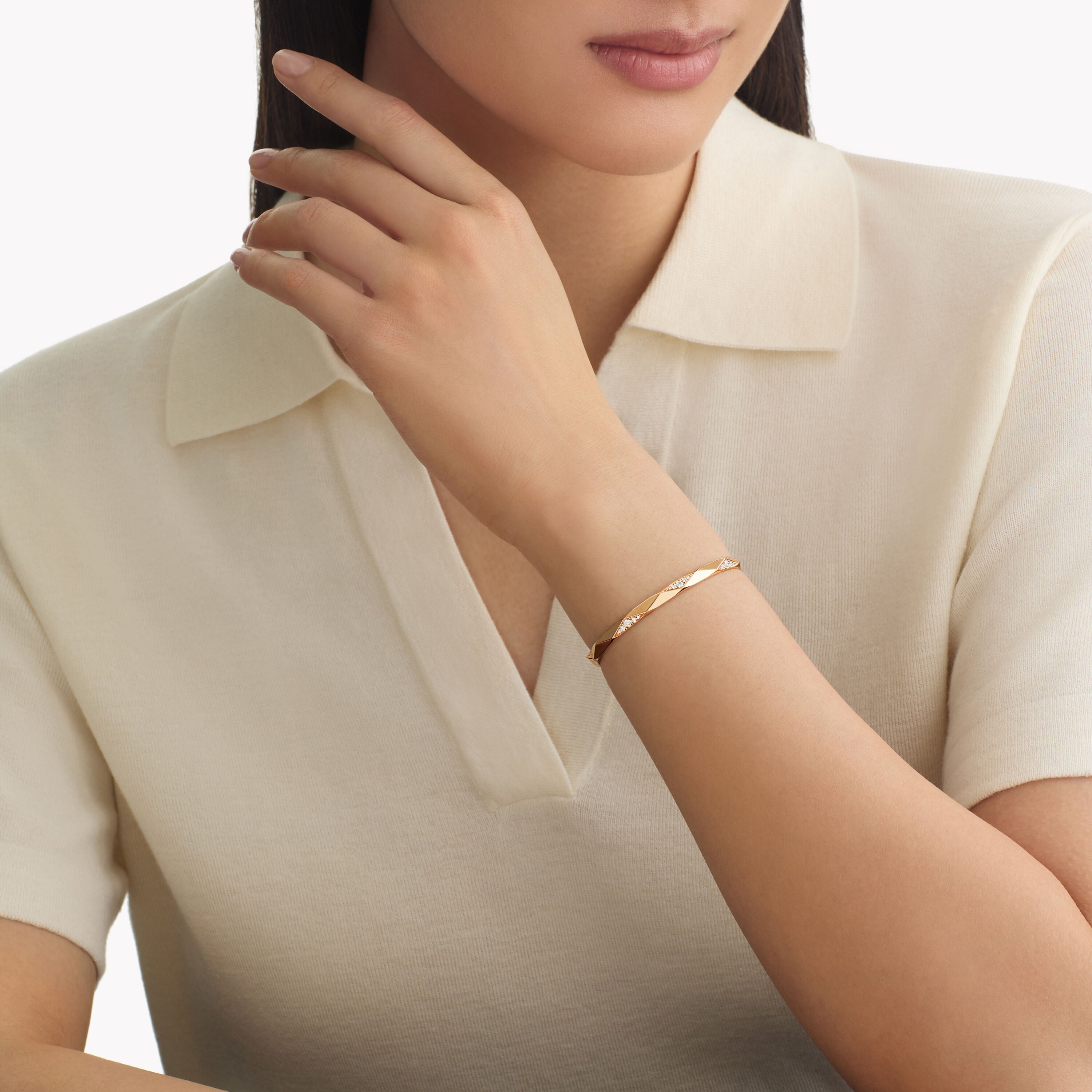 carave-paris-geometric-diamond-bangle-lifestyle_2.jpg