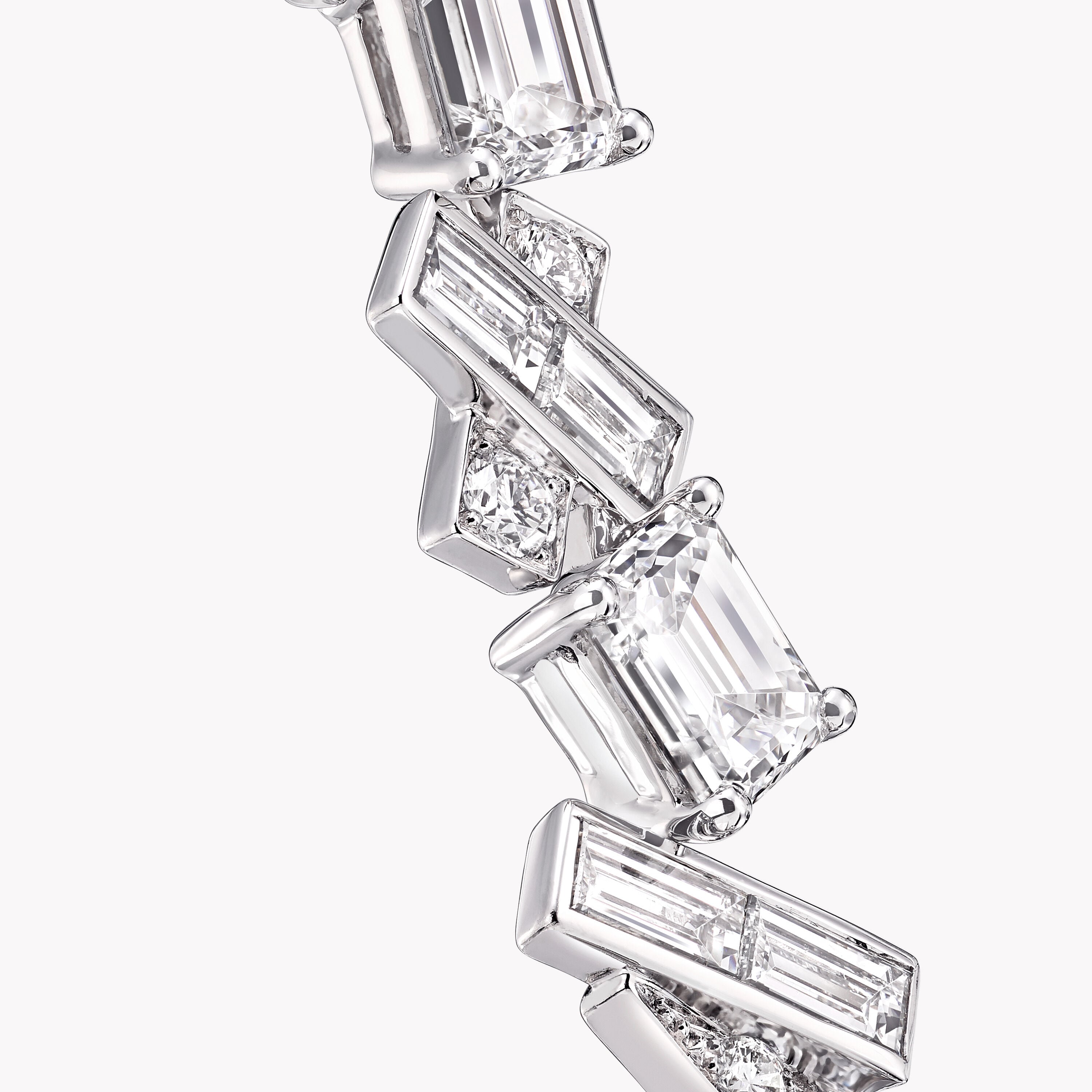 carave-paris-geometric-diamond-tennis-bracelet-white-gold-model_2.jpg