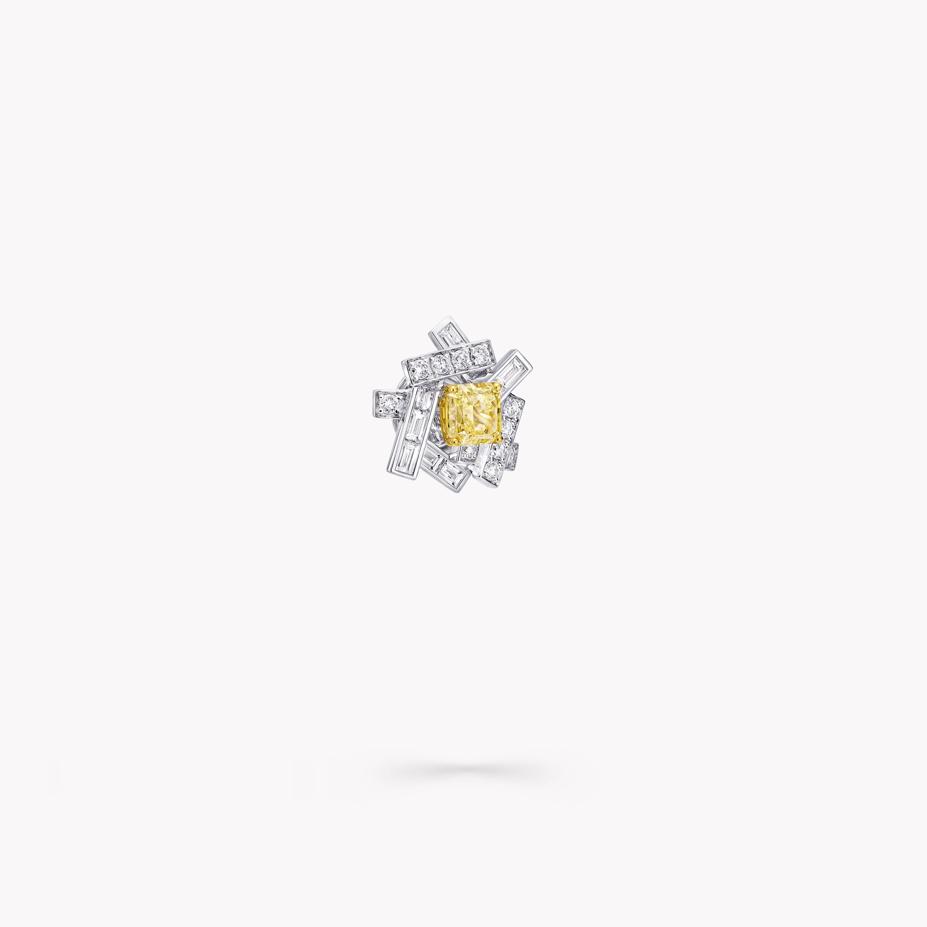 carave-paris-geometric-yellow-diamond-stud-earrings_1_cb74478f-b26e-4f9e-bdb3-688cdf41e122.jpg
