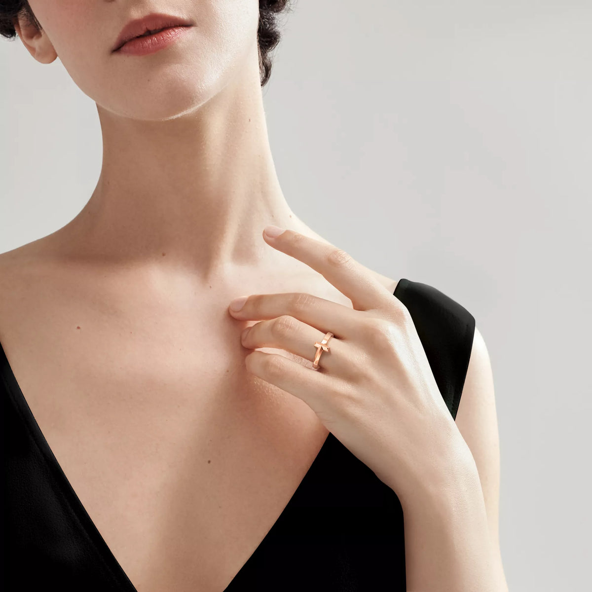 Carave Paris Minimalist Cross Band Ring