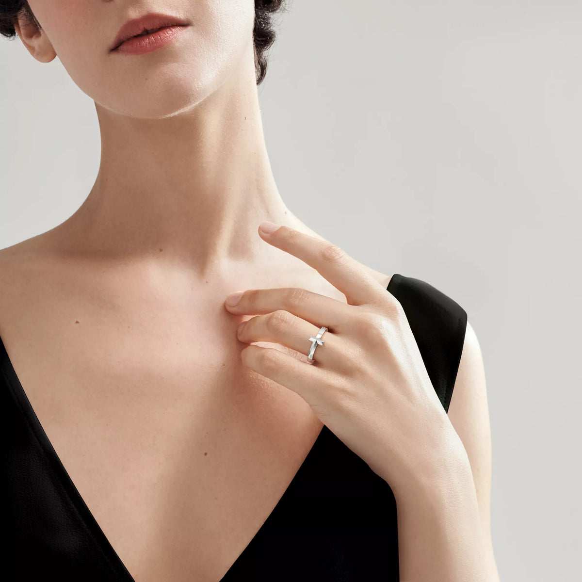 Carave Paris Minimalist Cross Band Ring
