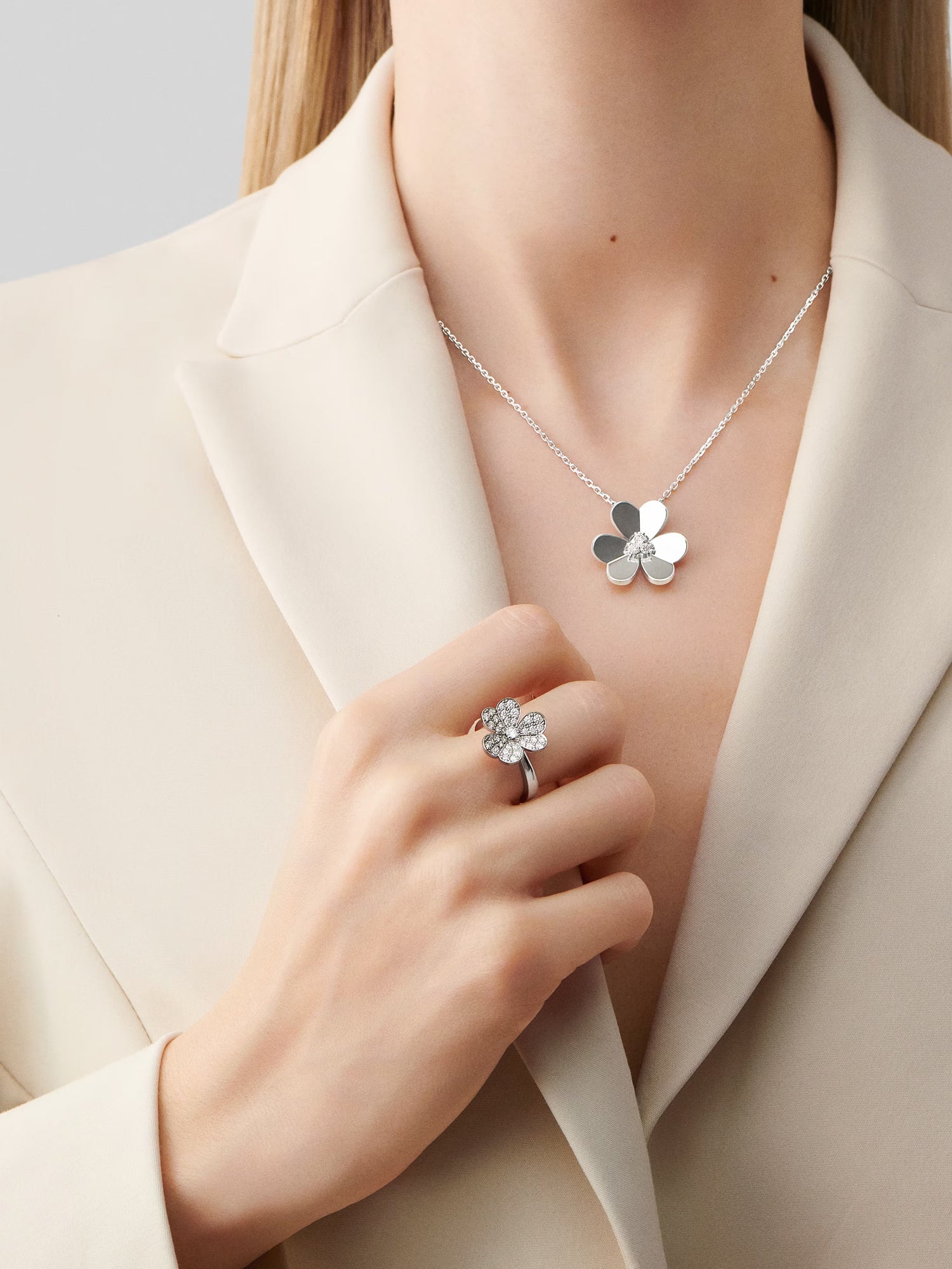 Carave Paris Minimalist Flower Diamond Pendant Necklace