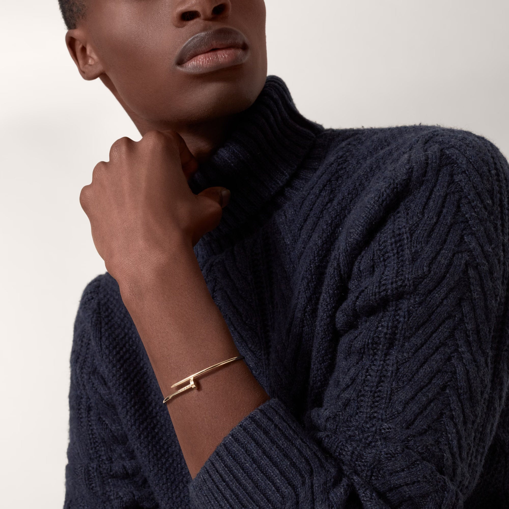carave-paris-minimalist-nail-open-bangle-bracelet-gold-lifestyle_2_7d776235-24b2-4a7b-a258-87989ebe08c9.jpg