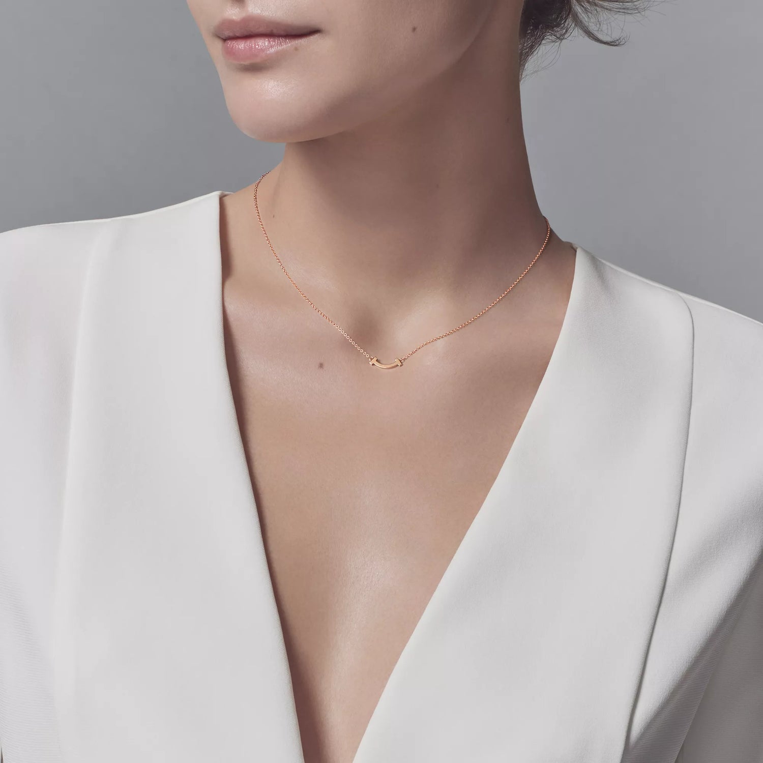 Carave Paris Minimalist Smile Bar Necklace