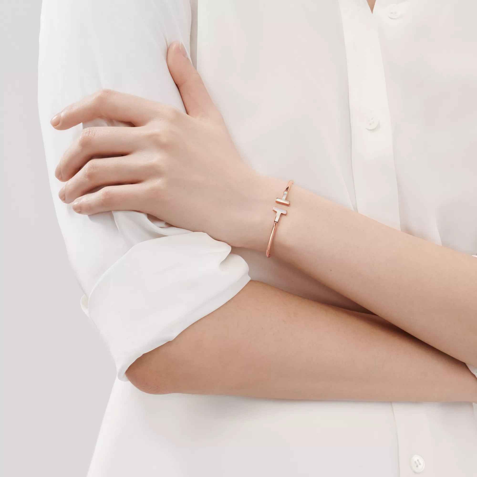 carave-paris-mother-of-pearl-t-rose-gold-open-bangle-for-women_3.webp