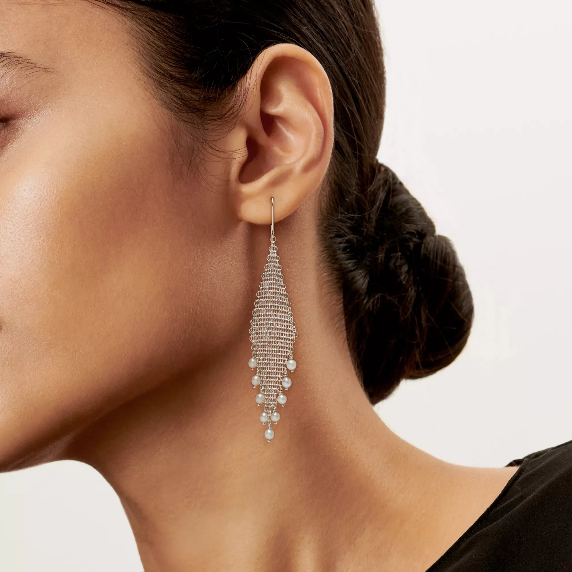 carave-paris-pearl-cascade-mesh-drop-earring_4.webp