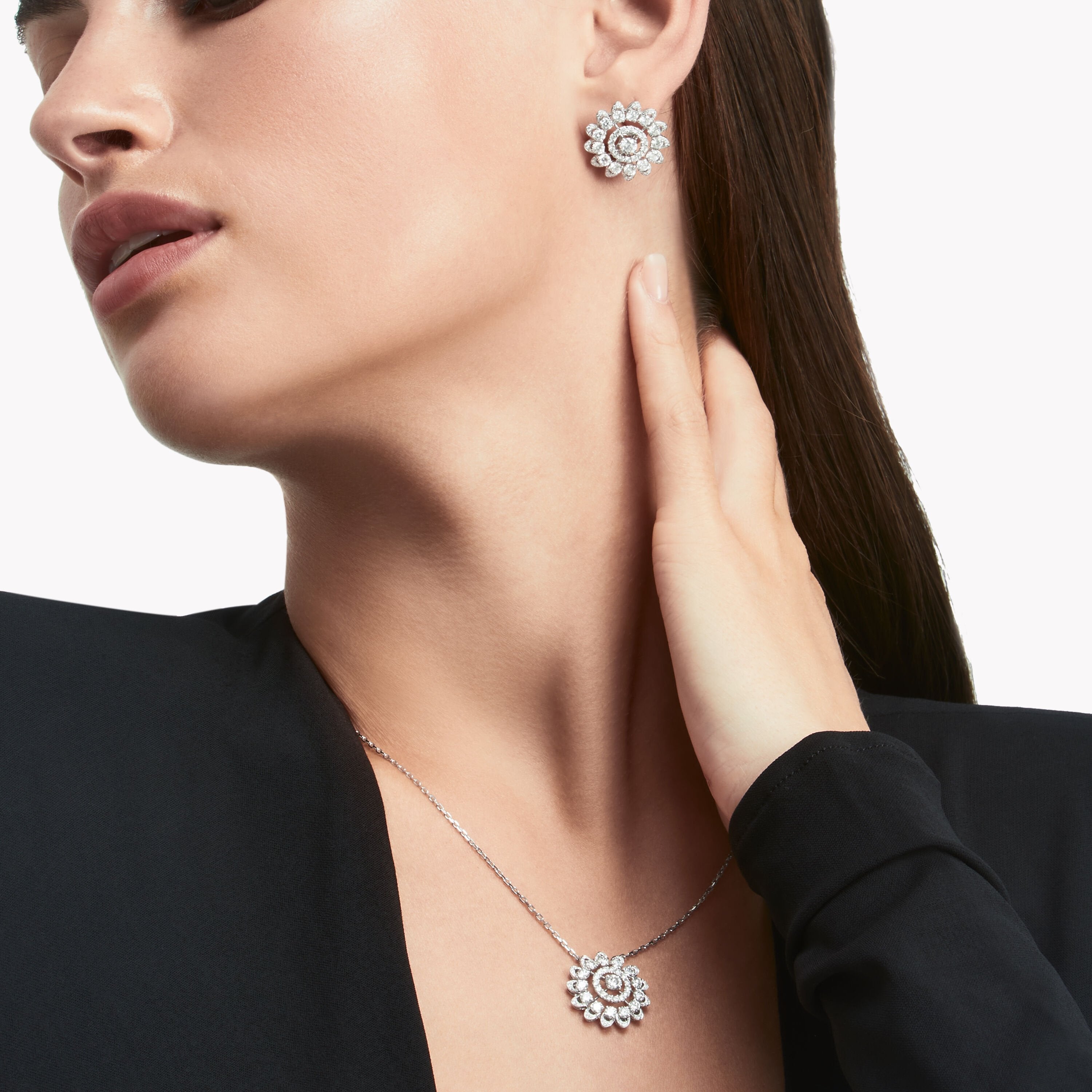 Carave Paris Round Floral Diamond Pendant Necklace