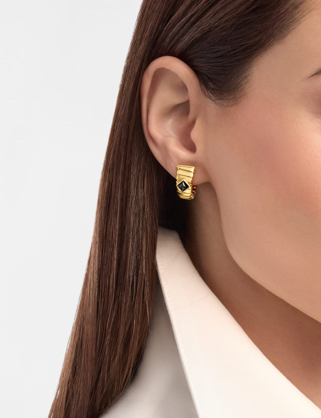 carave-paris-serpenti-viper-black-onyx-stud-earrings-yellow-gold_1.jpg