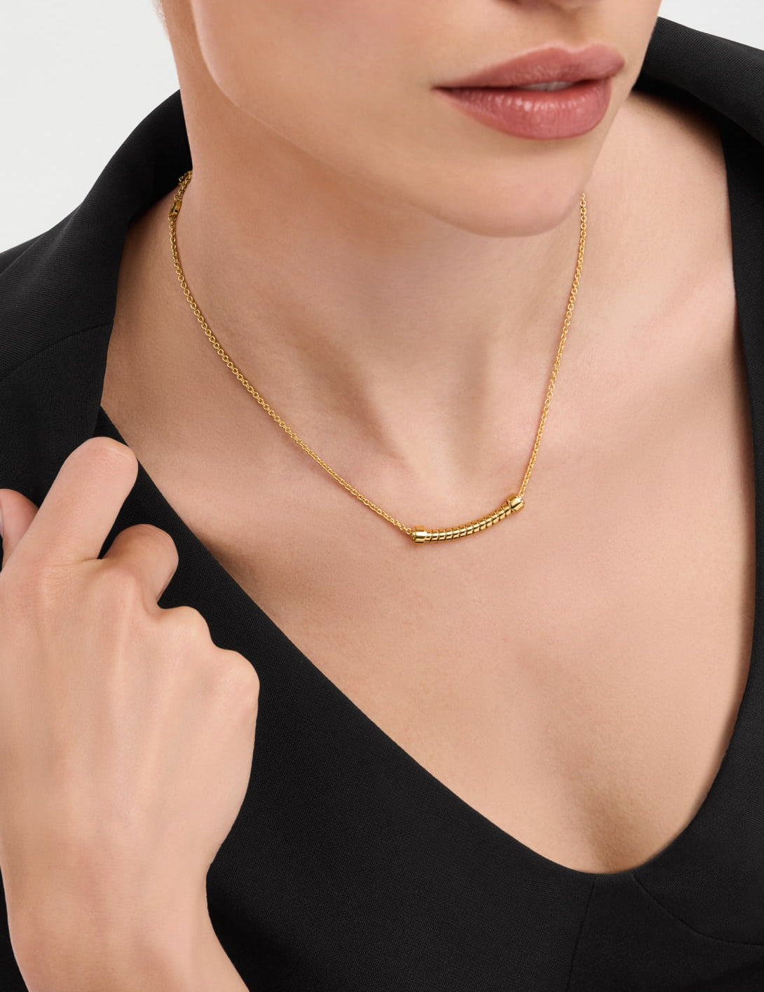 carave-paris-serpenti-viper-tubogas-necklace-yellow-gold_1.jpg