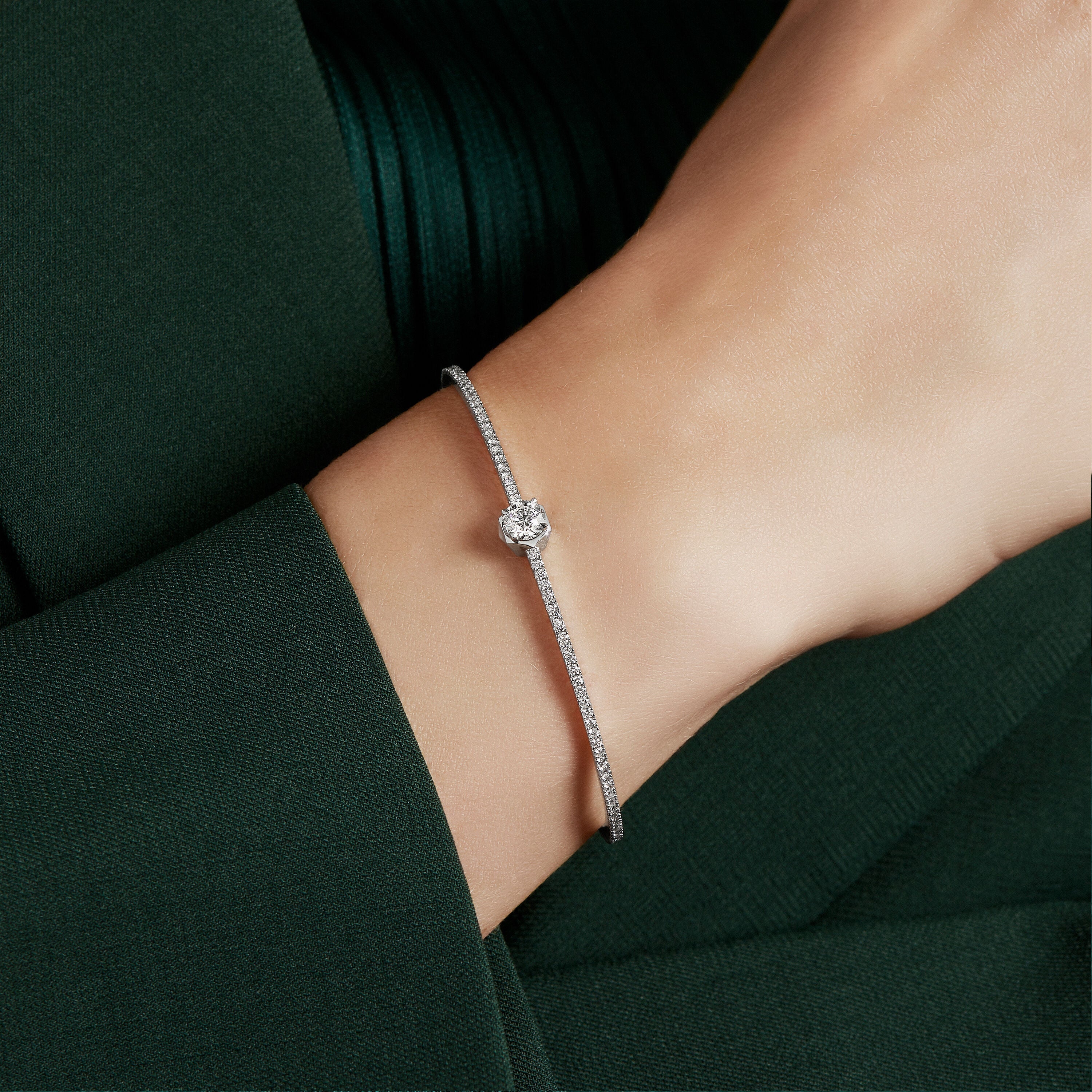 carave-paris-solitaire-diamond-open-cuff-bangle_1_beb76605-4c0b-4366-980c-f0feb247ca18.jpg