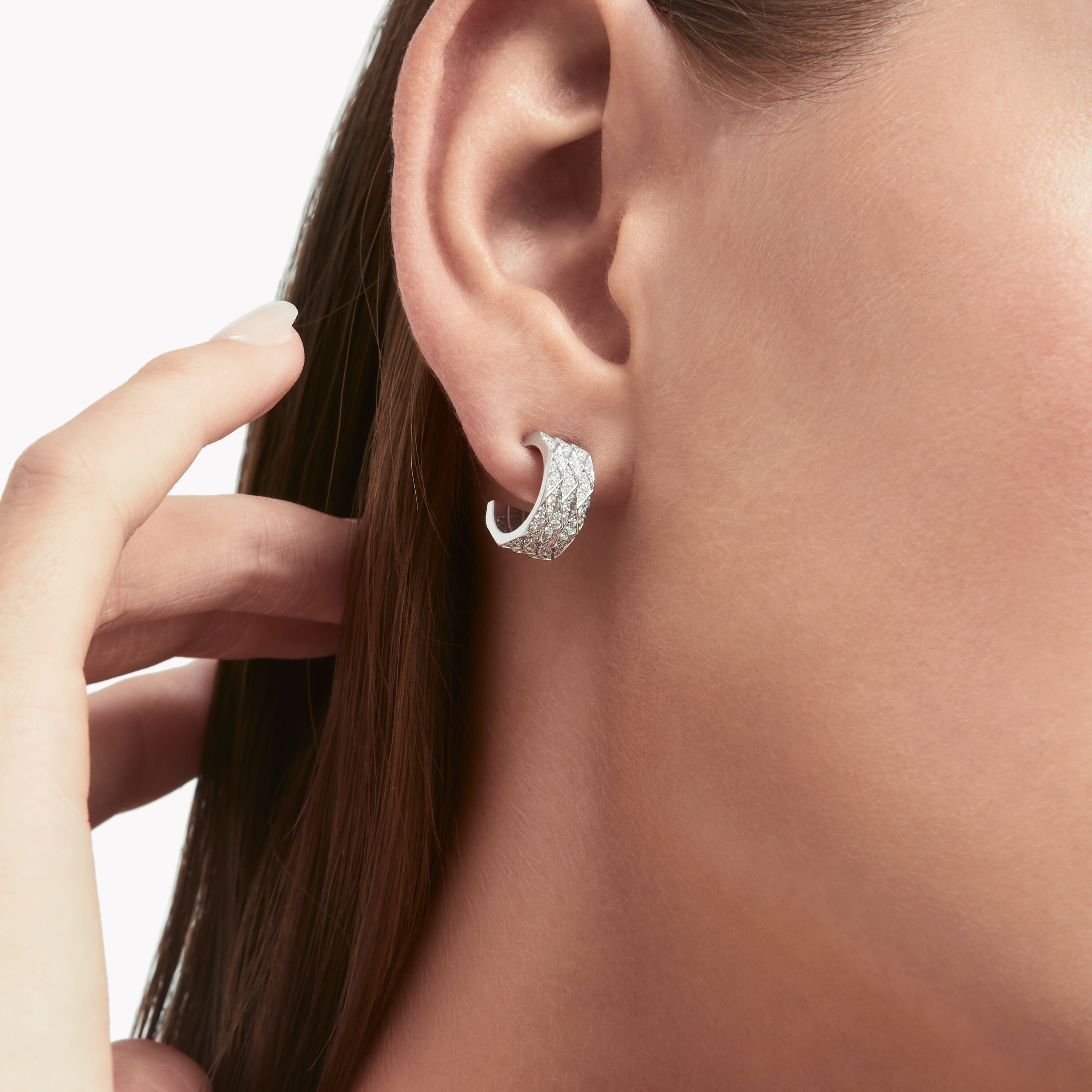 carave-paris-textured-diamond-huggie-earrings_2_66ef7913-8dae-4bd1-a16c-686f1c6bae9c.jpg