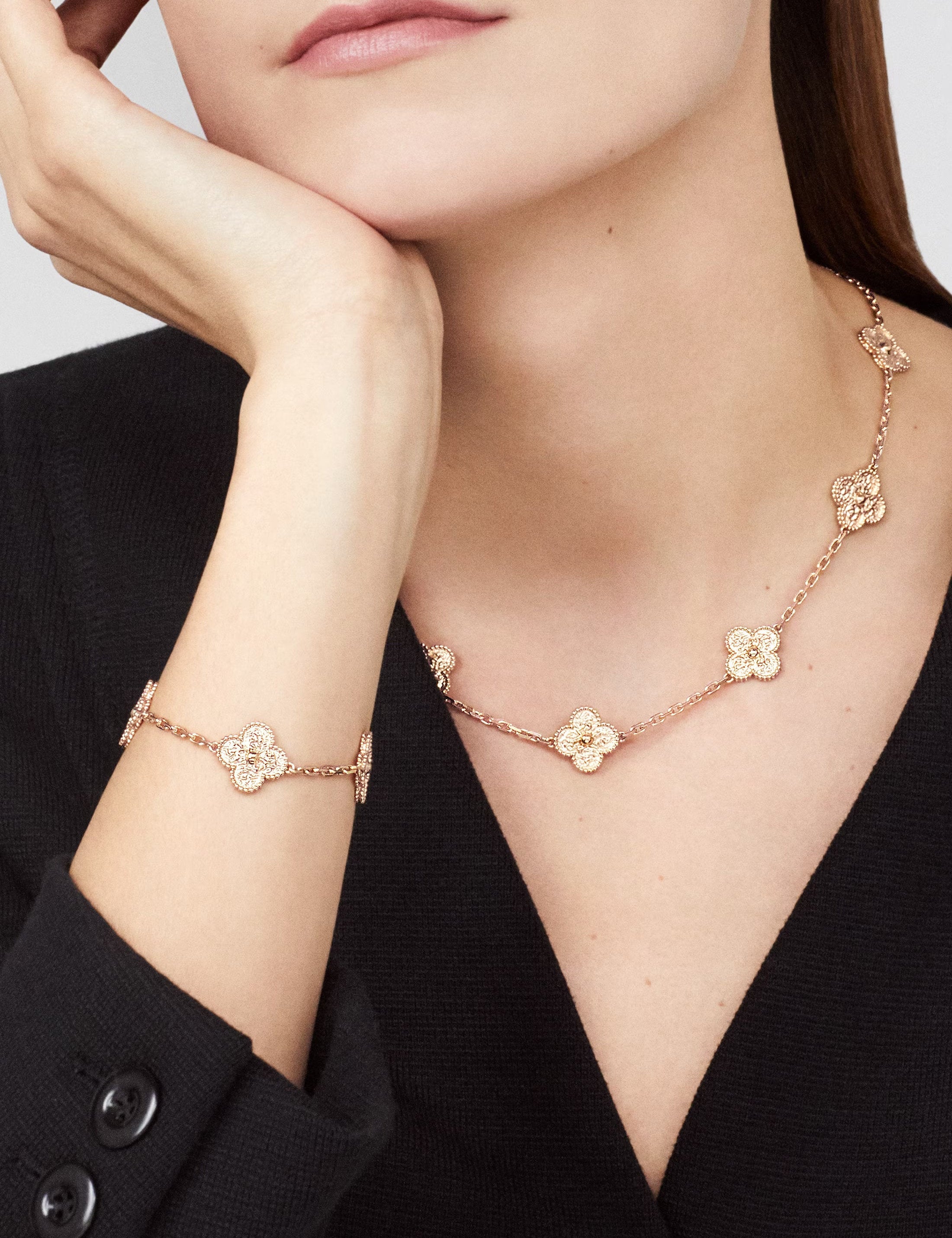 carave-paris-vintage-alhambra-floral-link-bracelet_4_1dac433b-dad0-4c5c-a221-885ff6a164cc.jpg
