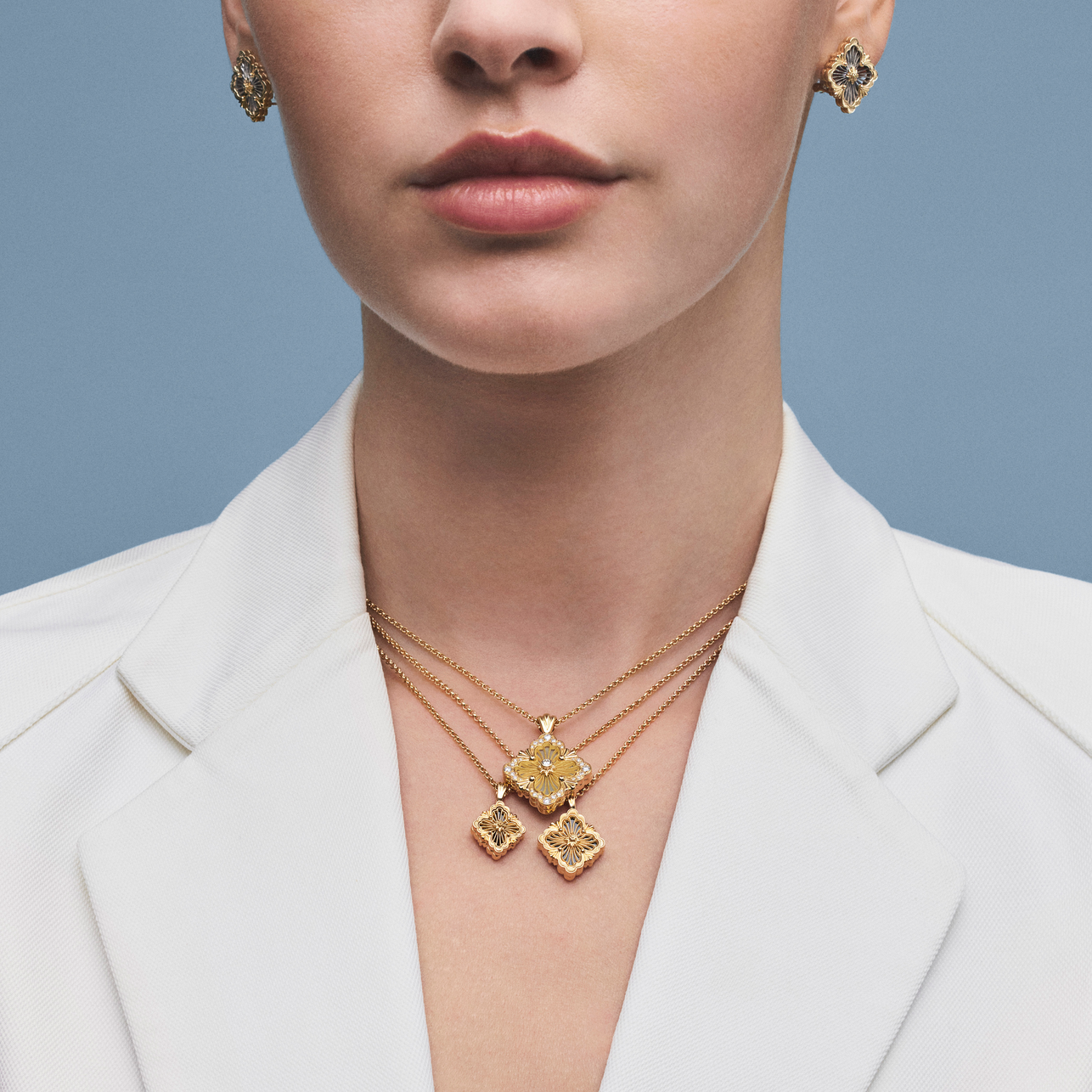 Carave Paris Vintage Quatrefoil Gold Pendant Necklace