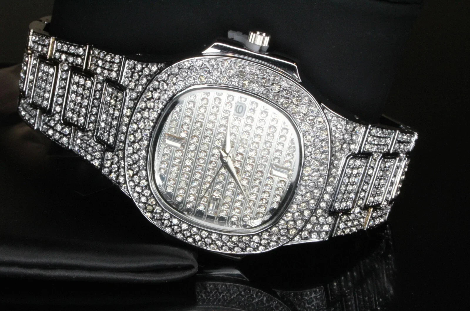 luxedazzl-classic-analog-watch-men_7_90497abf-63d4-4fdf-ba5e-8c96c4b35f12.webp