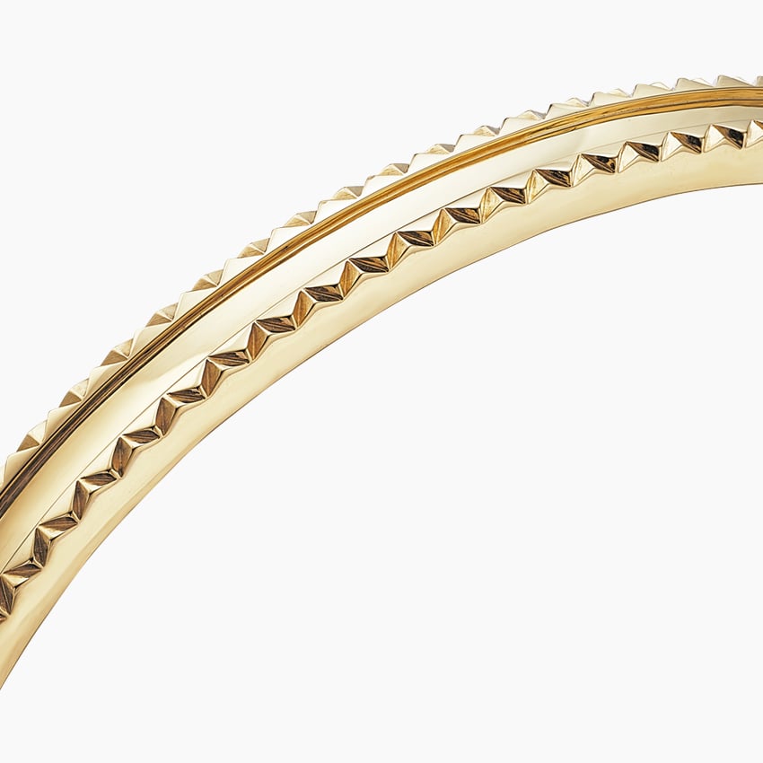 Gold Textured Edge Sleek Bracelet