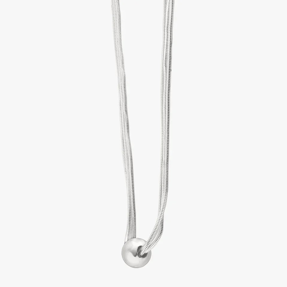 luxedazzl-silver-circle-pendant-necklace_14.webp
