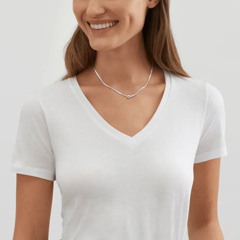 luxedazzl-silver-circle-pendant-necklace_16.webp
