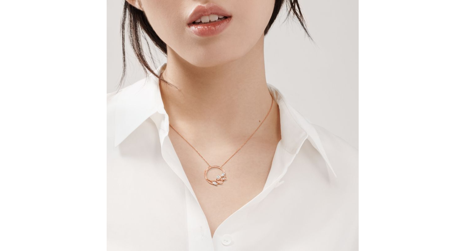 Silver Leaf Circle Pendant Necklace