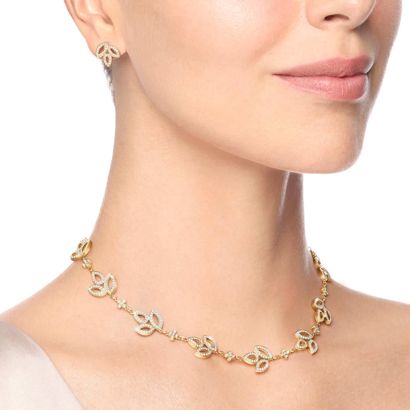 Diamond Leaf Garland Necklace in Silver