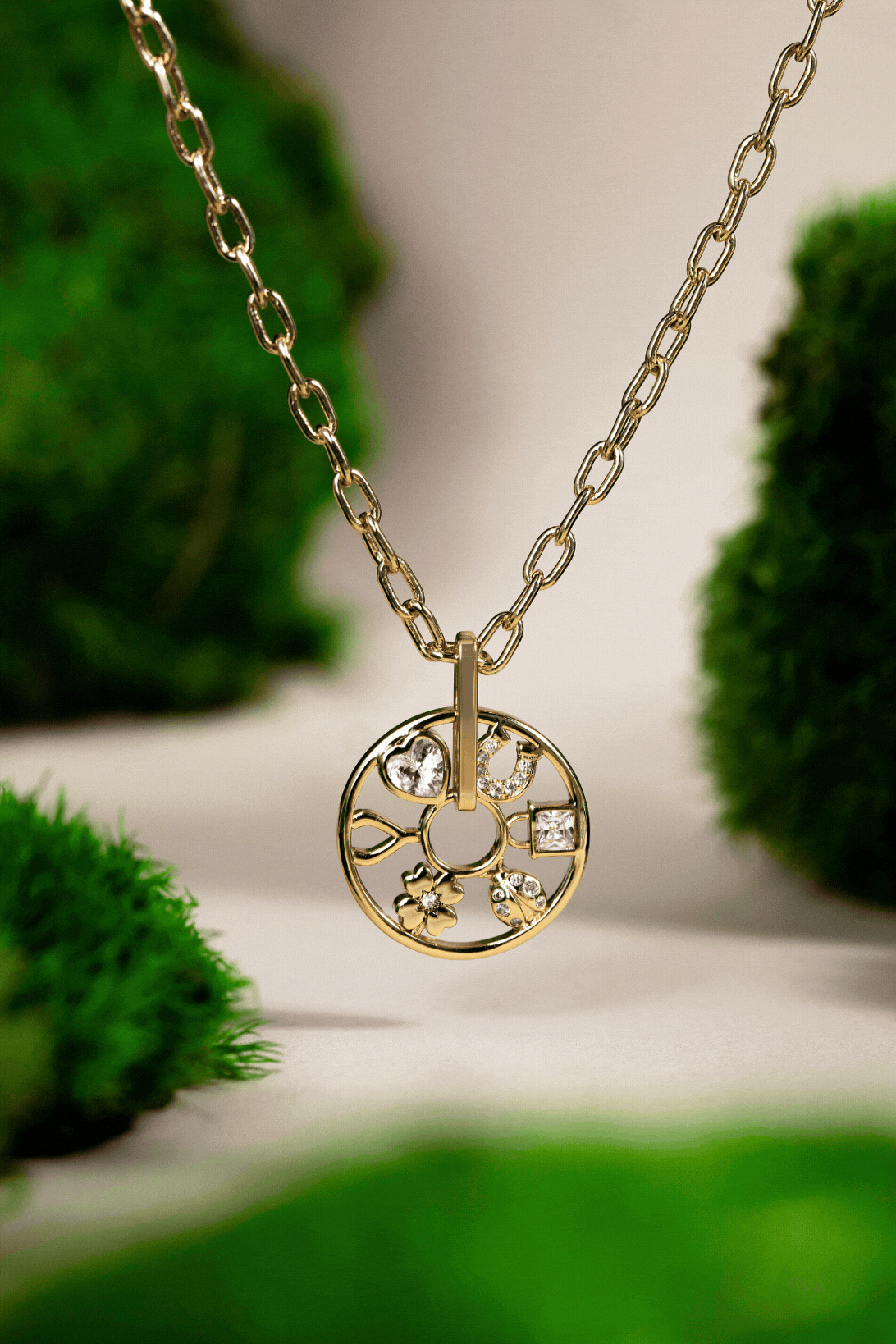 Luxury Silver Round Charm Pendant Necklace for Women
