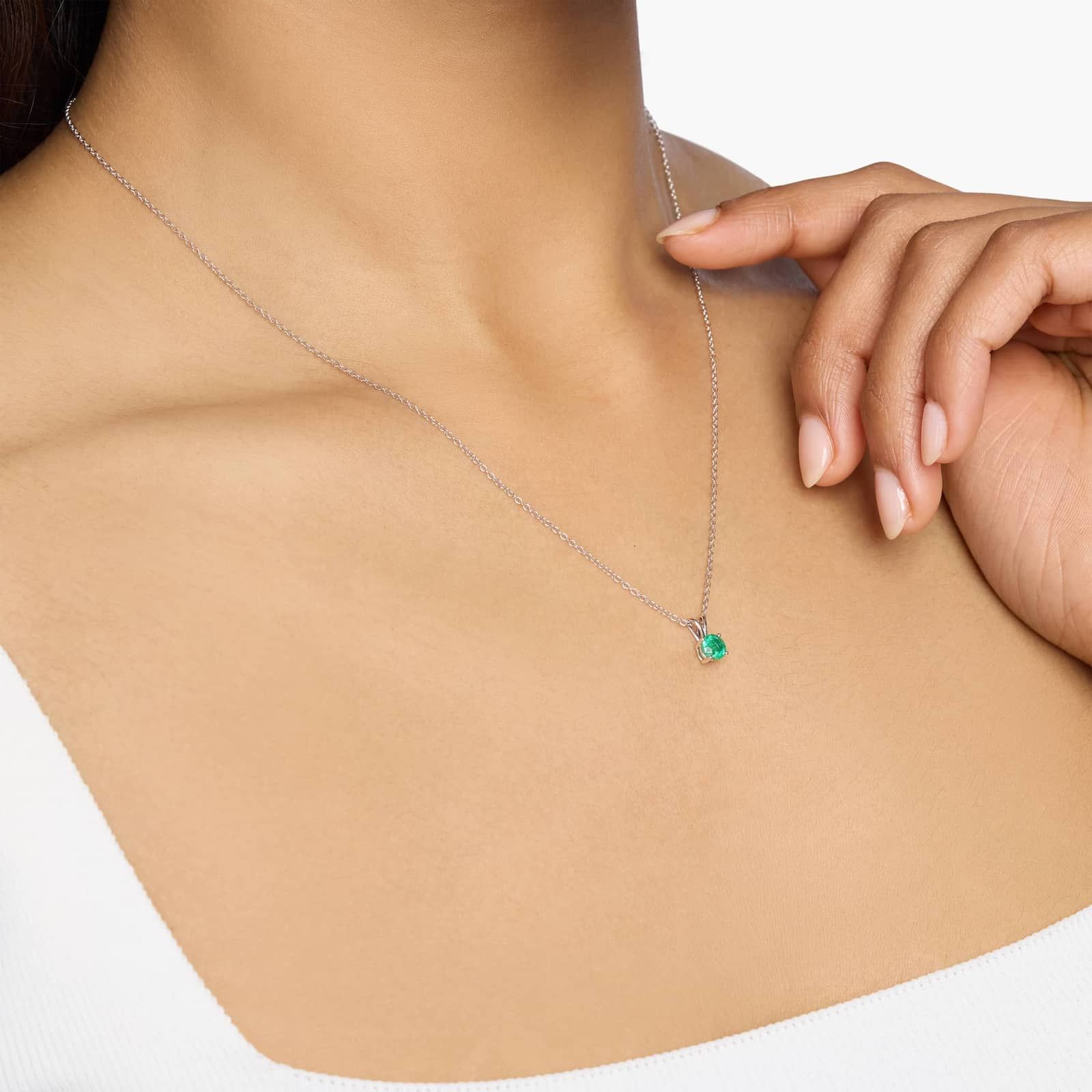 sterling-silver-green-emerald-solitaire-pendant-necklace_3.jpg