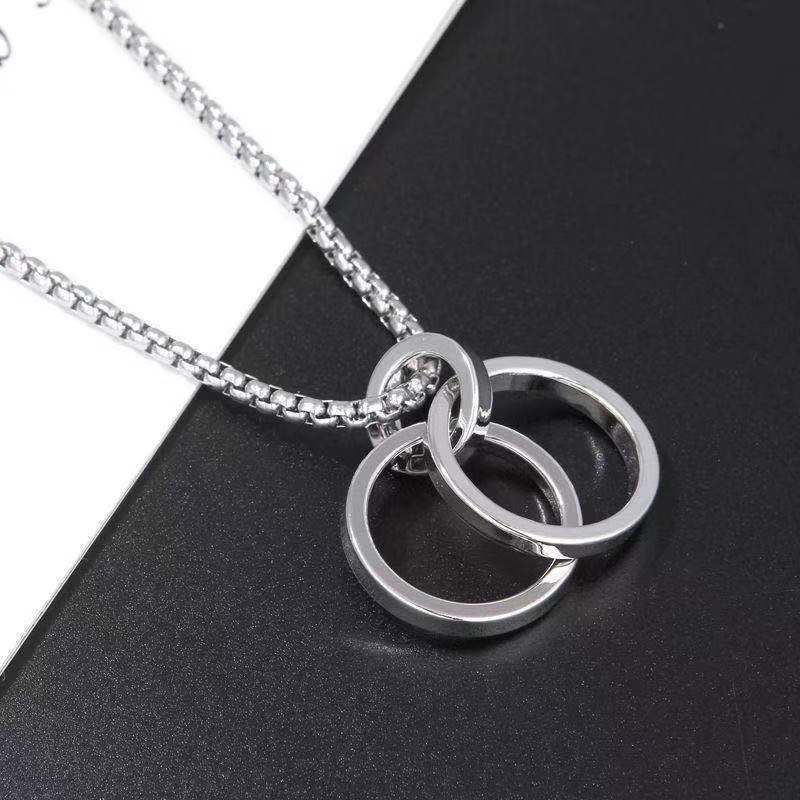 Carave Paris Interlocking Circle Pendant Necklace